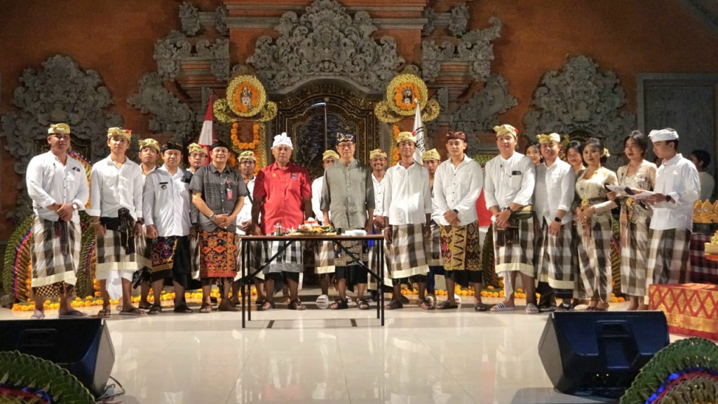 Wabup Suiasa Hadiri Acara Pelantikan Pengurus Baru Sabha Yowana Adilaya Desa Adat Kelan